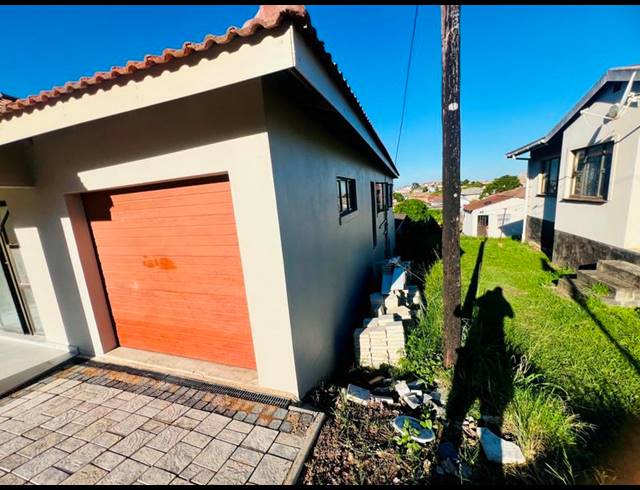6 BEDROOM HOUSE FOR SALE IN ILLOVO